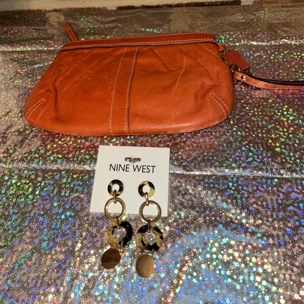🔥🔥Coach Classic Red Clutch With Nine West Earrings